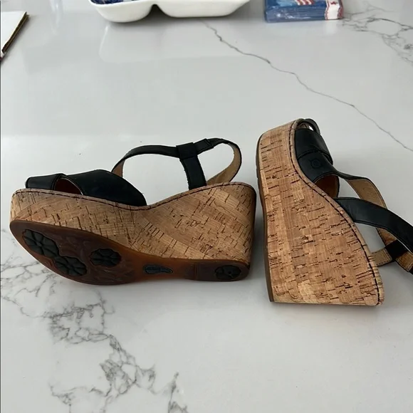 Born Black black Wedge Sandals with Crisscross Straps. SZ 7. Style M/WB83603. - Picture 5 of 5